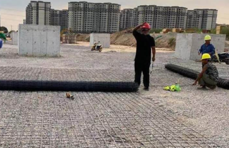 银海土工格栅铺设前地基要怎么处理?